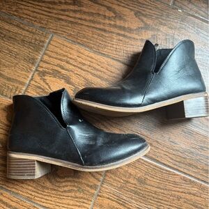 D’orsay ankle bootie shoe